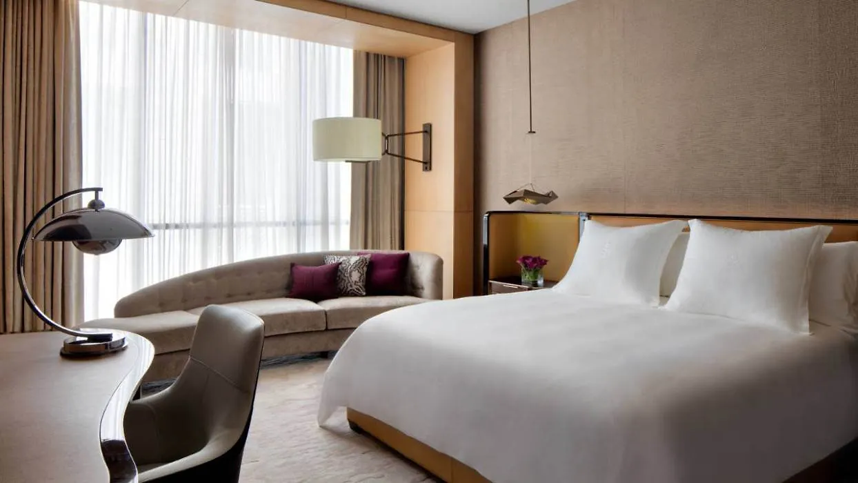 Four Seasons Hotel Dubai International Financial Centre 5*,