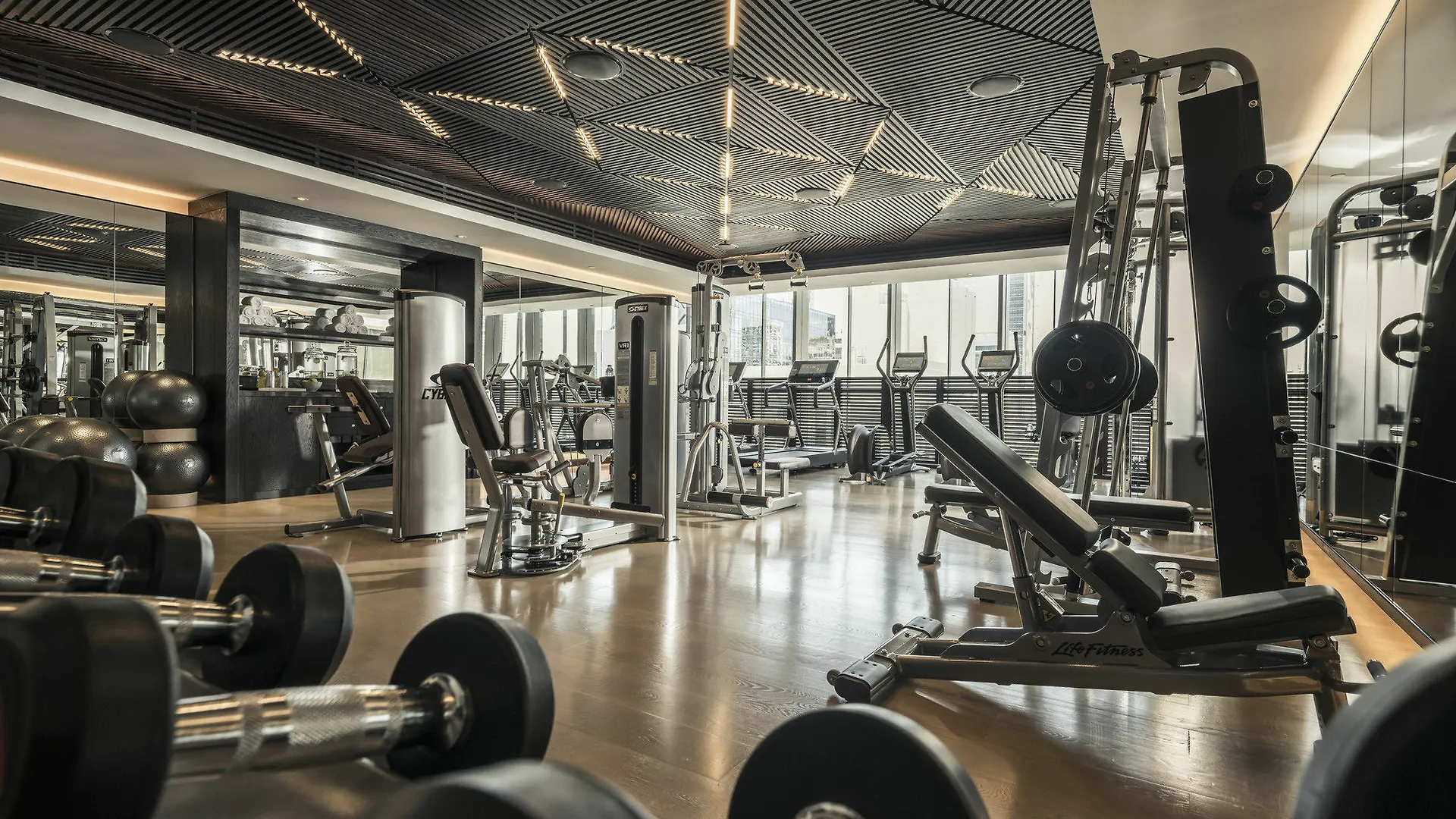 Four Seasons Hotel Dubai International Financial Centre 5*,