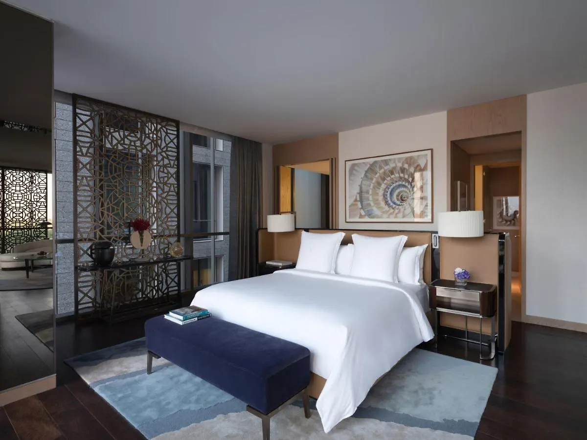 Four Seasons Hotel Dubai International Financial Centre 5*,